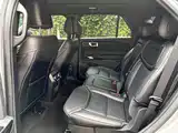 Фото 14 - Ford Explorer