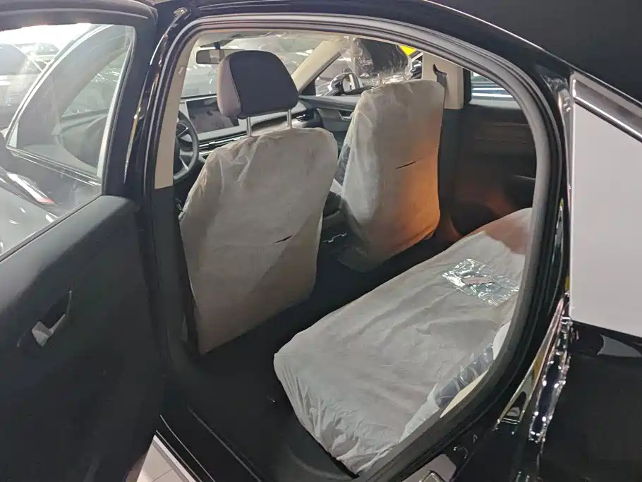 Hongqi E-QM5 2026 2025 610km PLUS