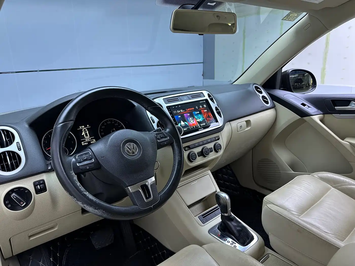 VOLKSWAGEN TIGUAN