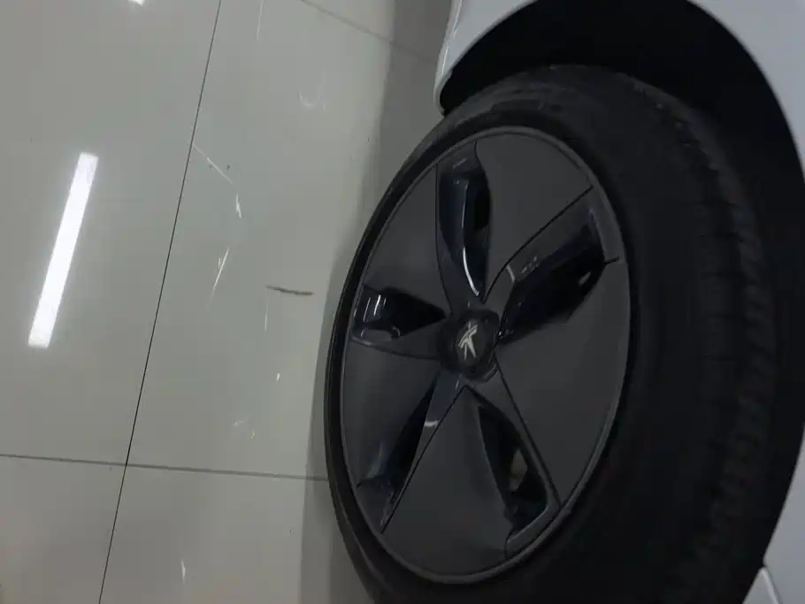 Фото 6 - Tesla Model 3