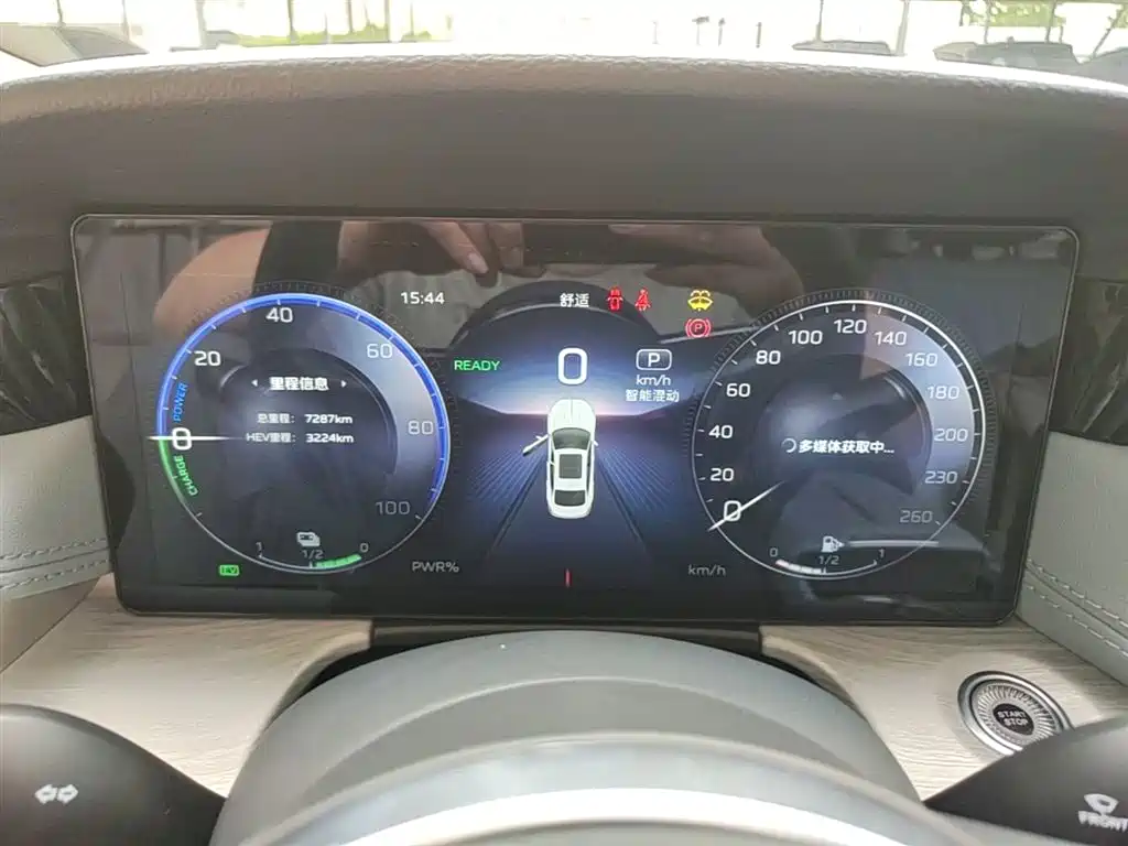 Hongqi H5 PHEV 2025 170 Super Hybrid Edition фото 12