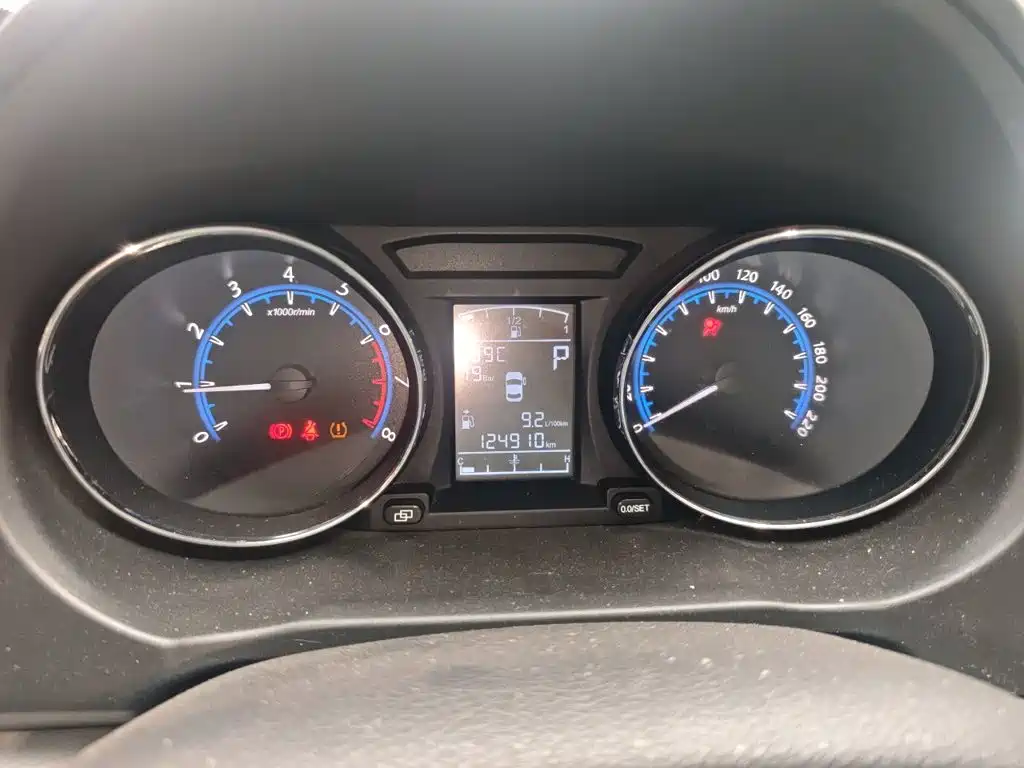 Dongfeng Fengxing Fengxing S500 2016 2016 1.6L CVT Premium