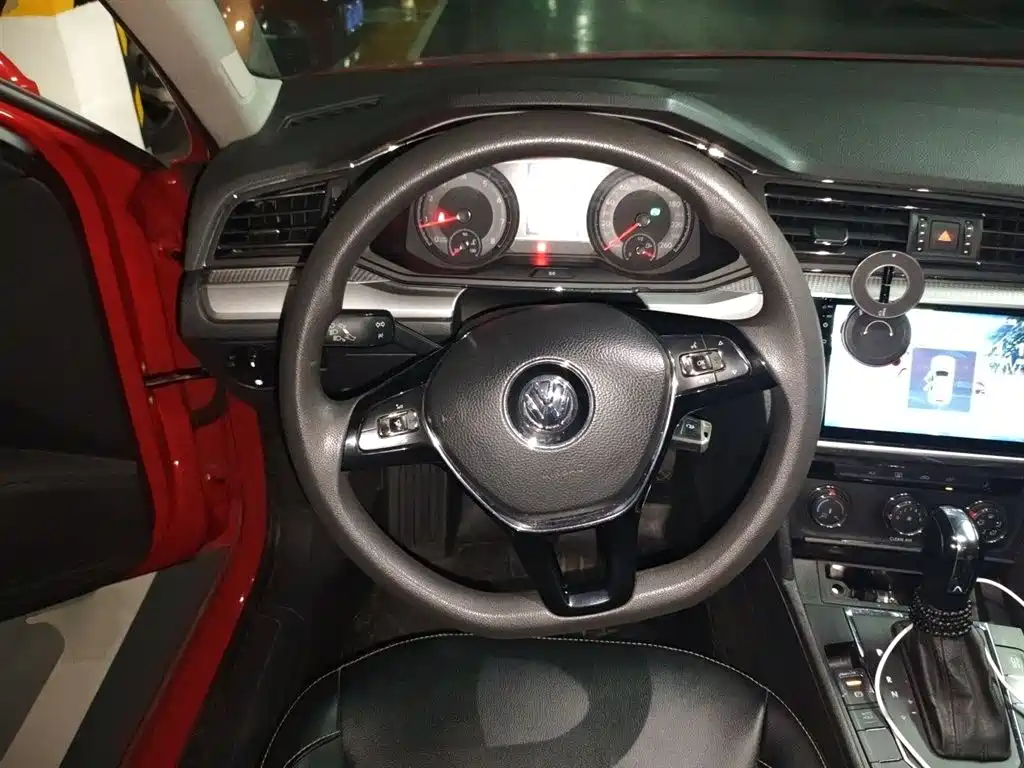 Volkswagen Lamando 2018 230TSI DSG Trend Edition фото 3