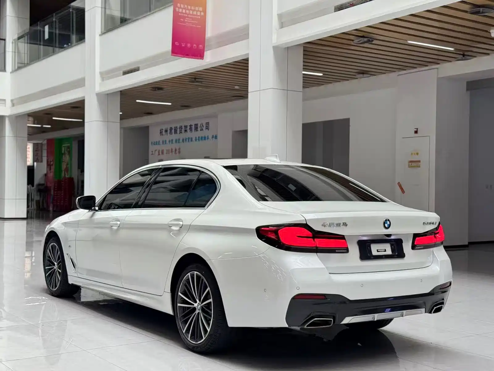 Photo 6 - BMW 5 Series