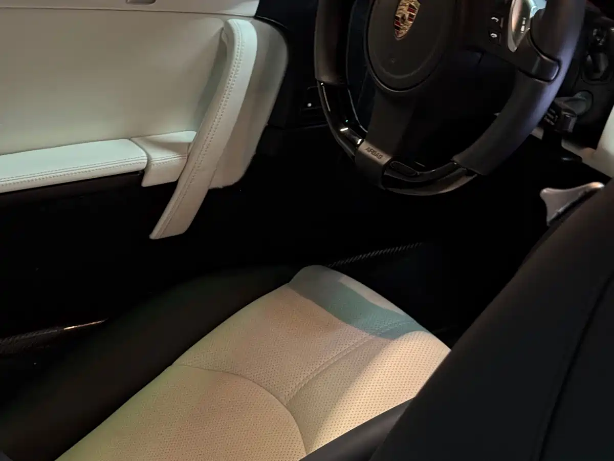Porsche 911 2010 Carrera 3.6L фото 16