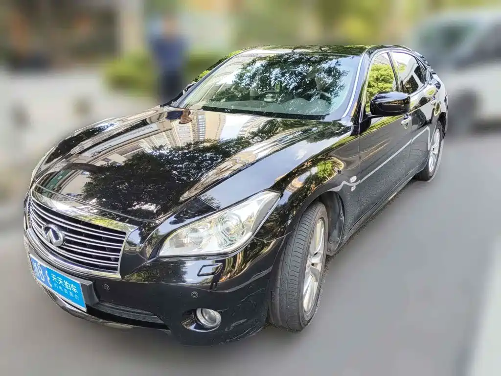 Infiniti Q70