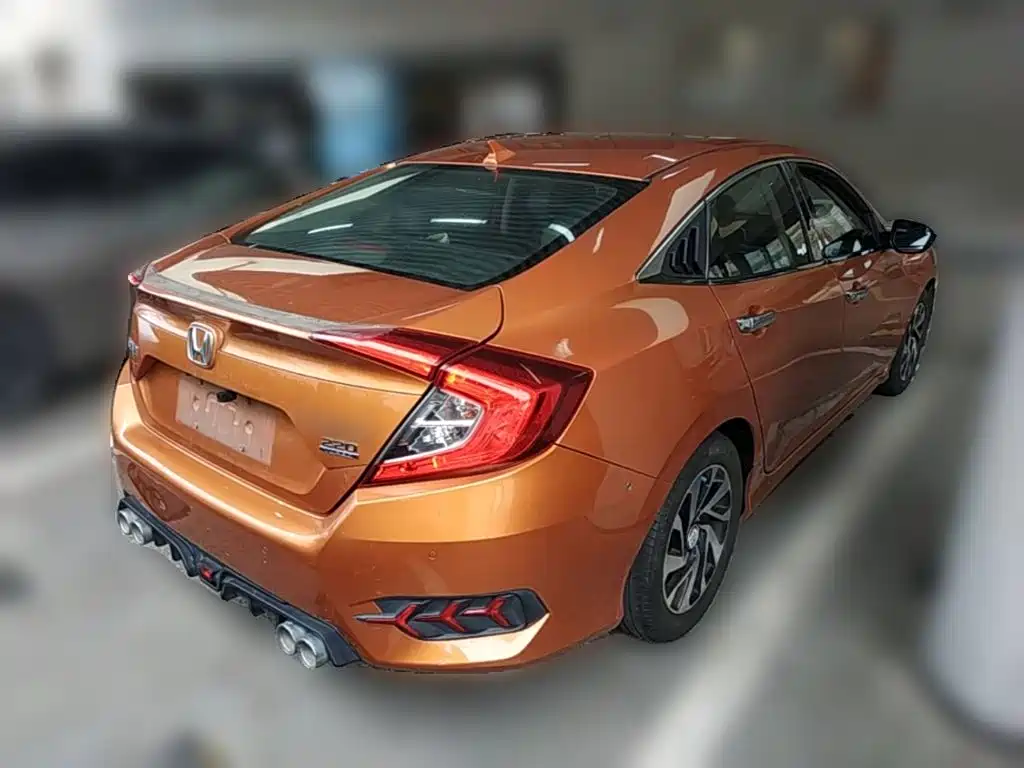 Фото 10 - Honda Civic