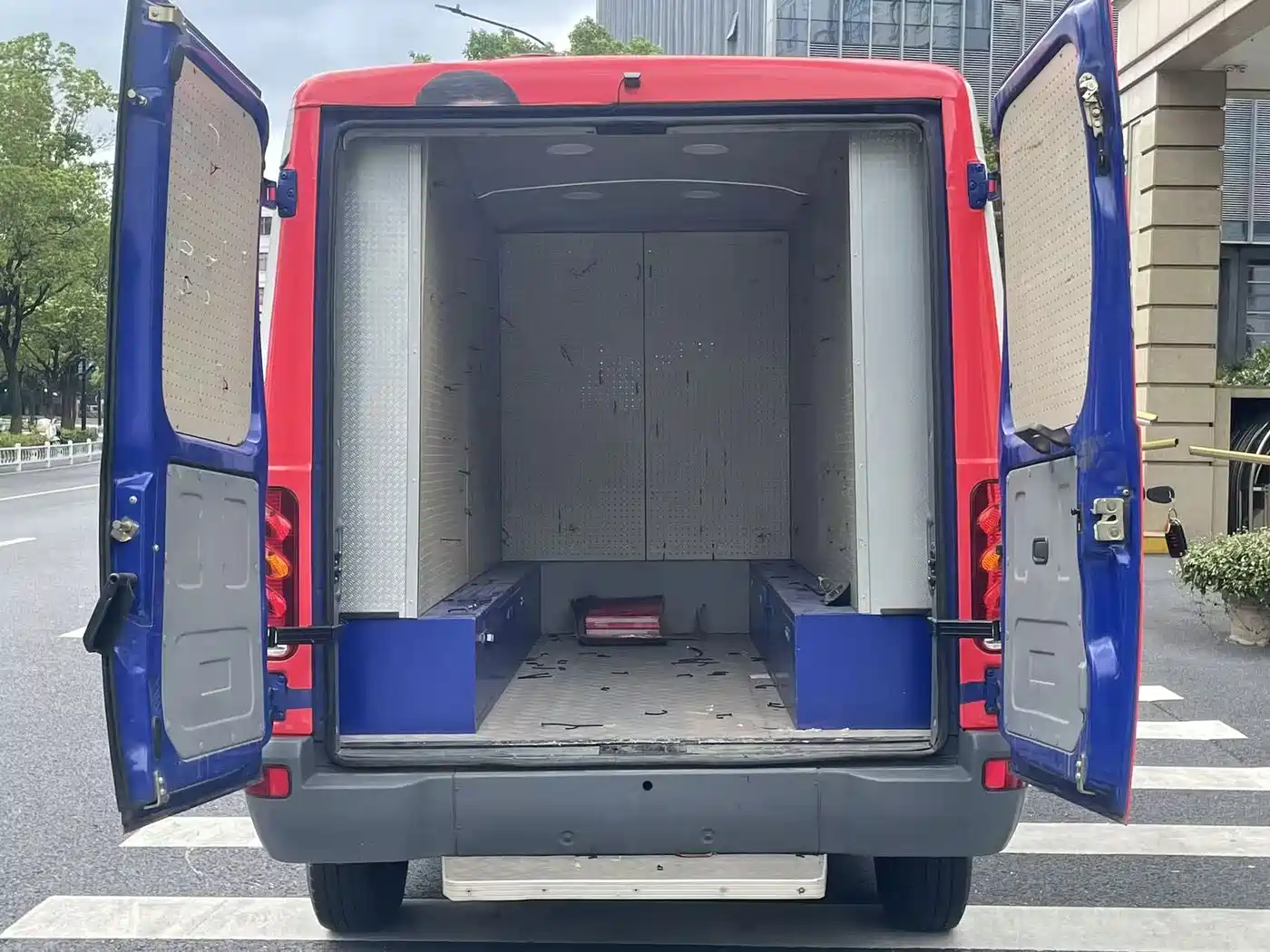 Iveco Bodhi 2017 2017 2.8T Classic V52 Van High Roof 3/6 Seater 43S5