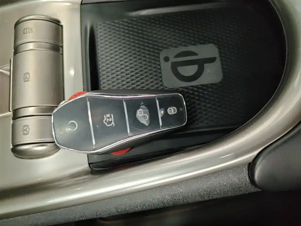BYD Dolphin 2024 Glory Edition 420km Fashion Edition фото 9