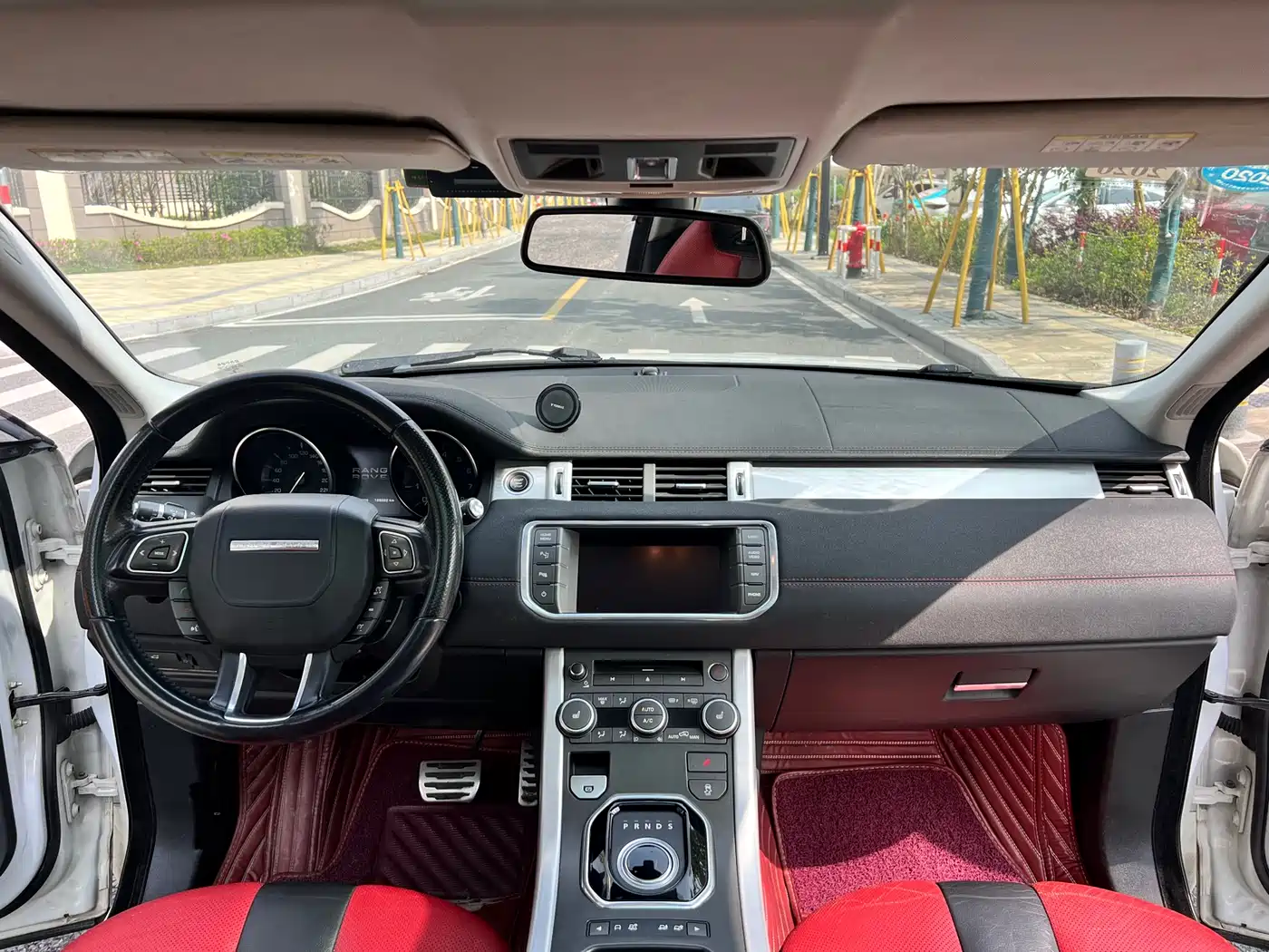 Land Rover Range Rover Evoque (Import) 2013 2.0T 3-door Dynamic Edition фото 11