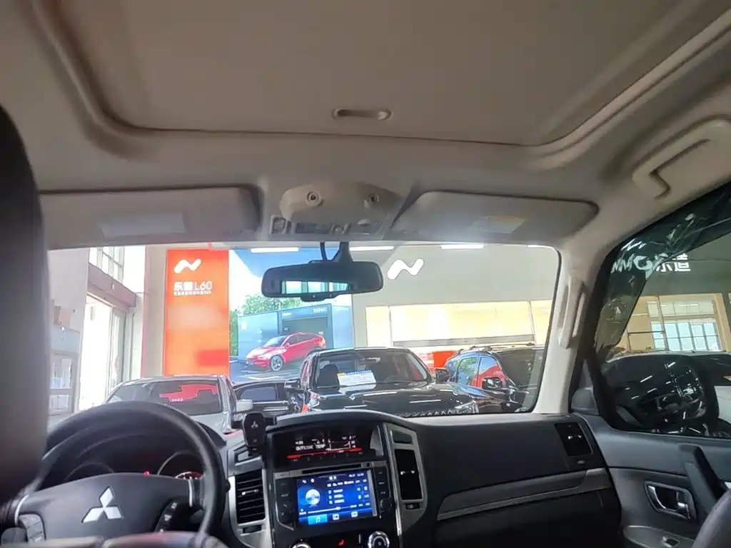 Mitsubishi Pajero (Import) 2016 3.0L Automatic Premium (China V) фото 18