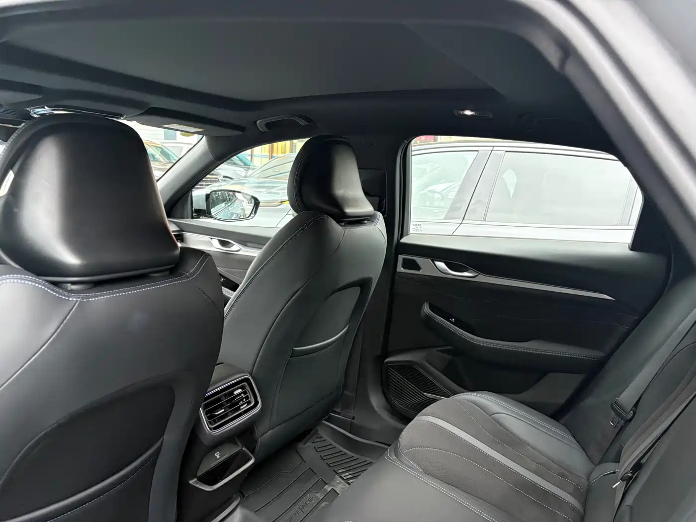Фото 7 - Geely Preface