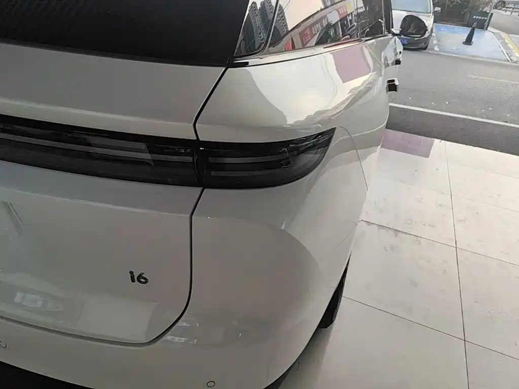 Li Auto i6 2026 2025 2WD Base Model