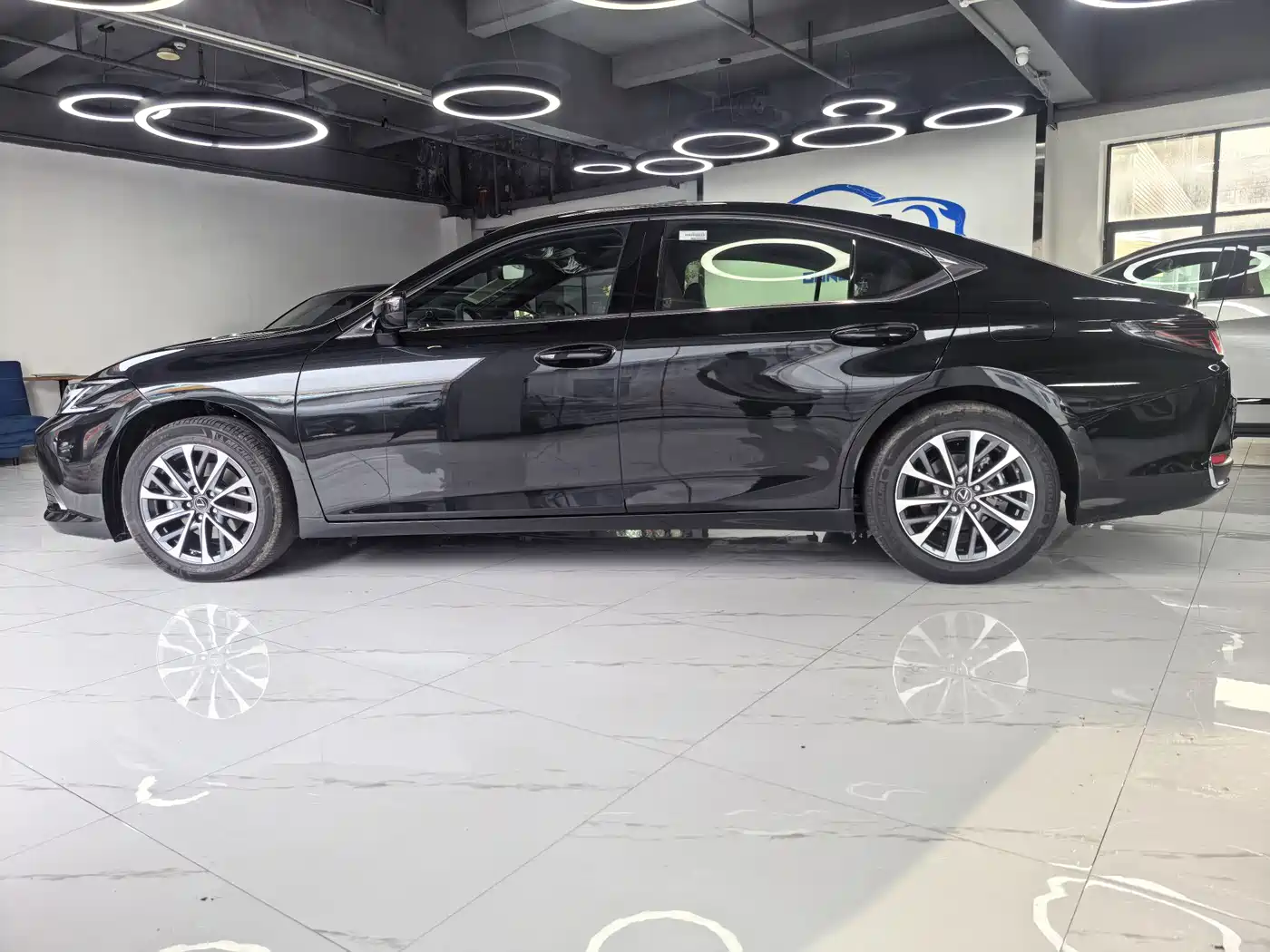 Lexus ES 2025 200 Ultimate Edition фото 20
