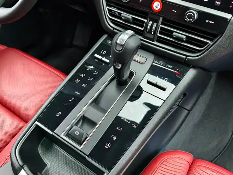 Porsche Macan 2024 Macan 2.0T фото 9