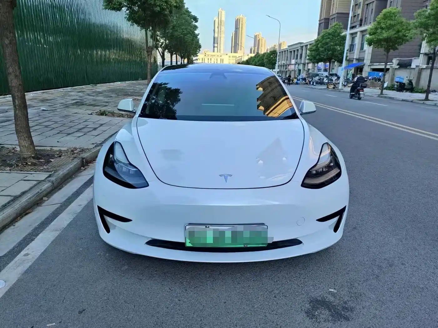 TESLA MODEL 3