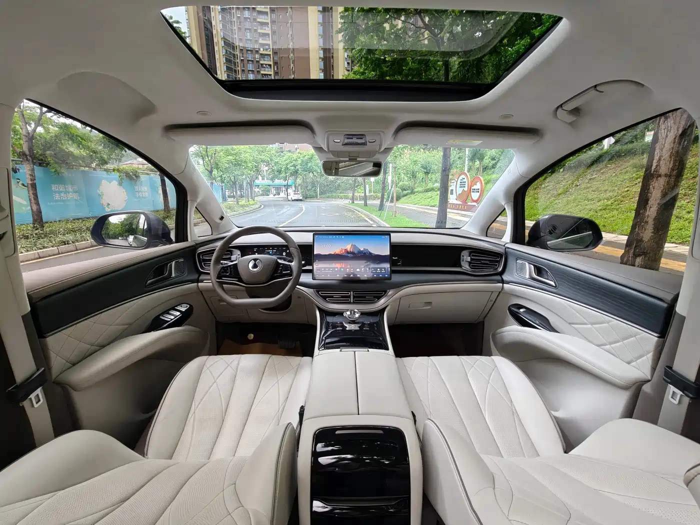 Denza D9 2022 DM-i 970 AWD Flagship фото 8
