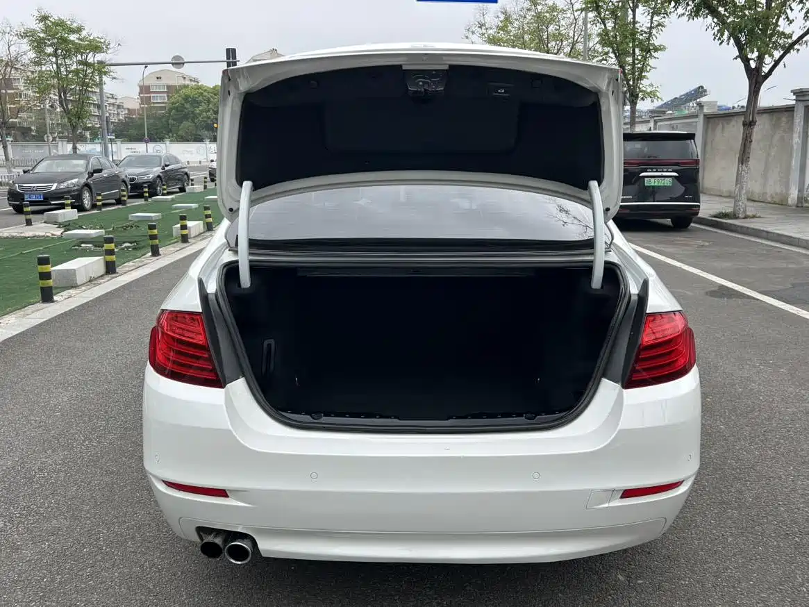 BMW 5 Series 2017 520Li Classic Edition фото 17