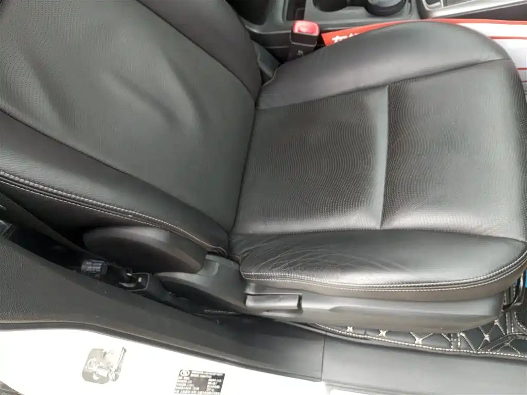 Chevrolet Captiva 2014 2.4L 4WD Flagship 7-seater фото 20