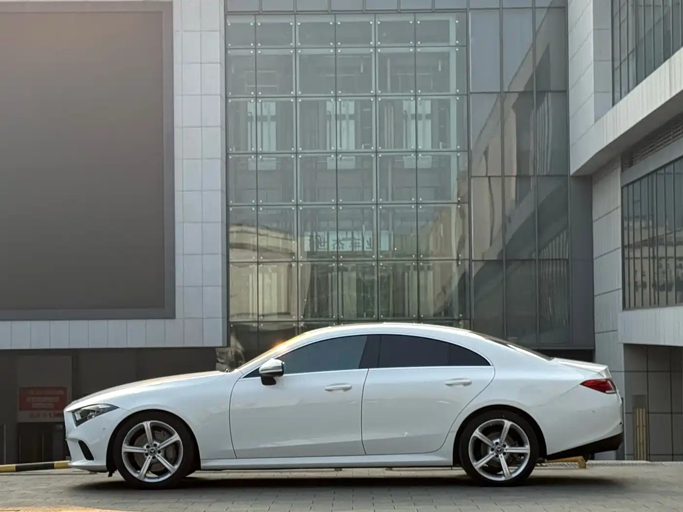 Mercedes-Benz CLS 2018 CLS 300 Dynamic фото 10