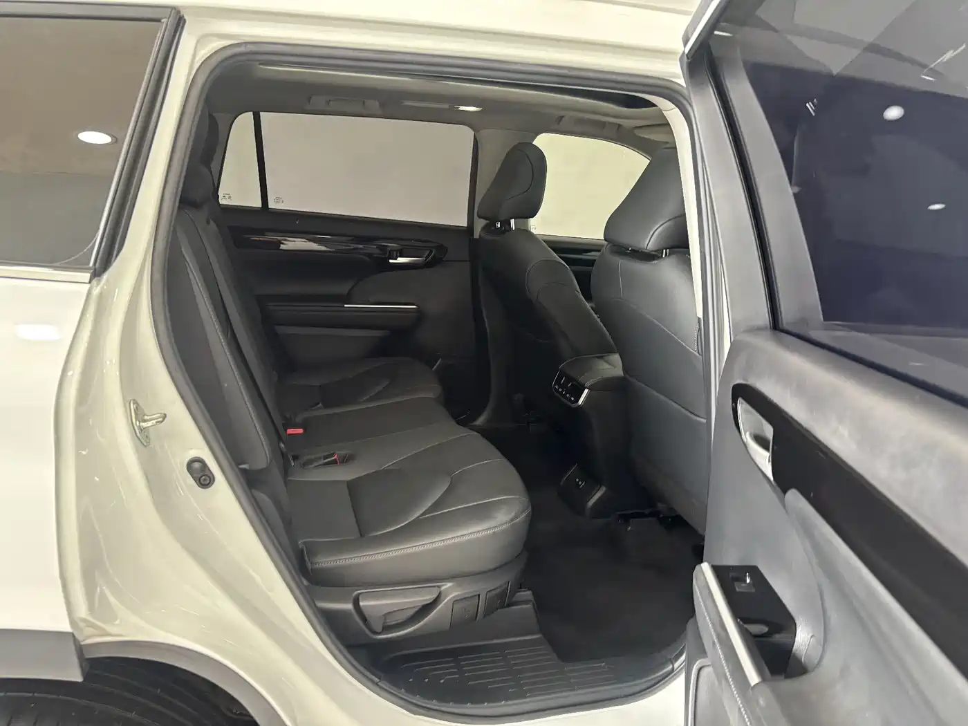Toyota Highlander 2022 380T 4WD Premium 7-Seater фото 23