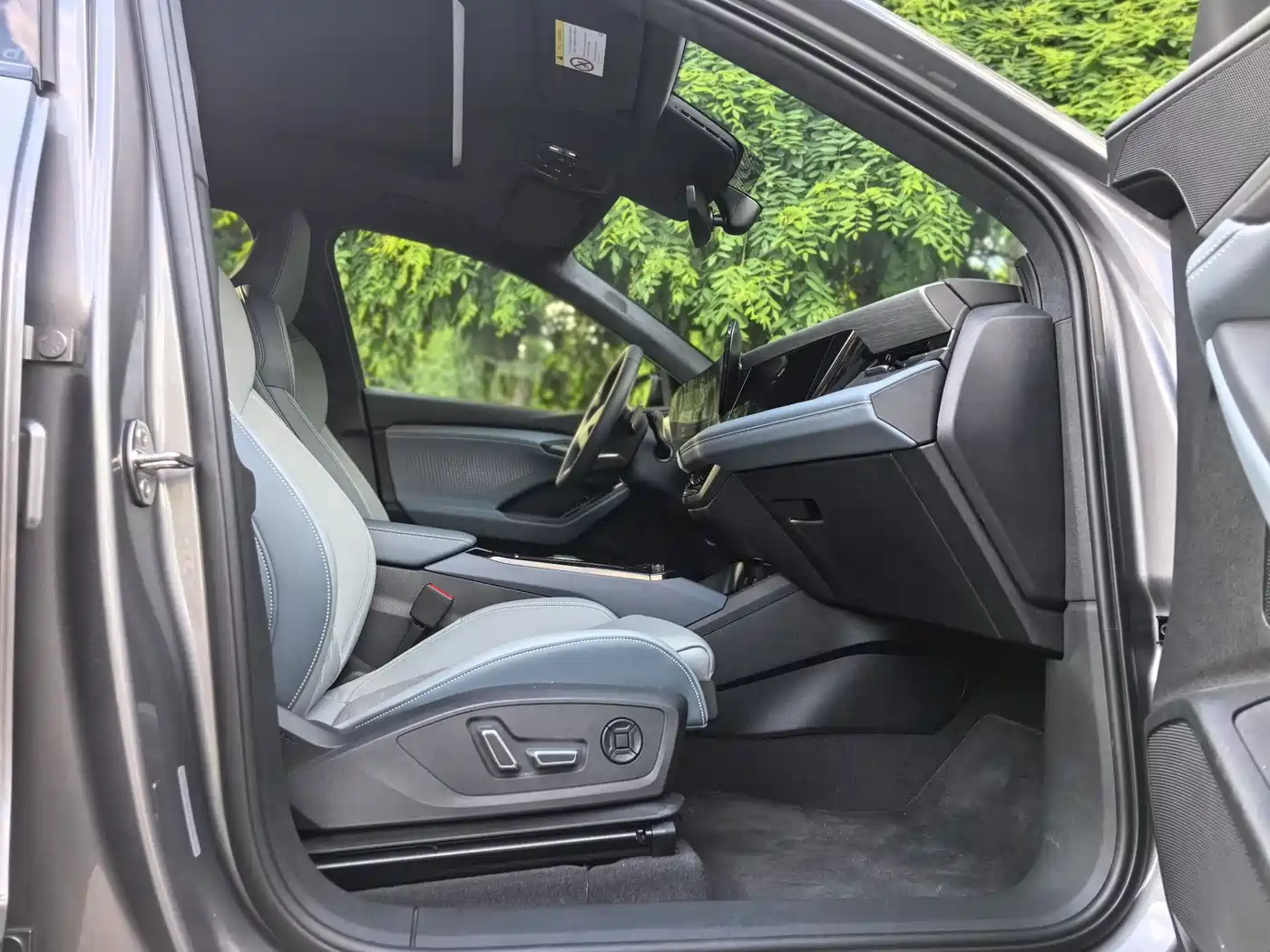 Audi Q6L e-tron 2025 Model Pioneer Edition фото 12