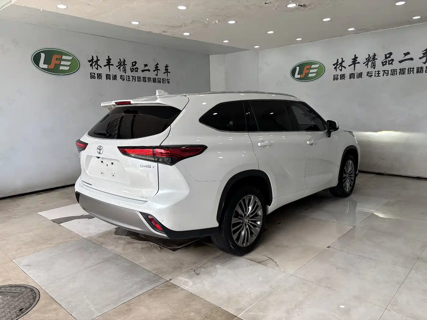 Toyota Highlander 2022 380T 4WD Premium 7-Seater фото 4