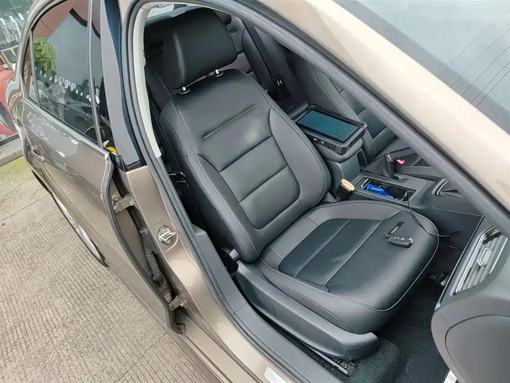 Volkswagen Sagitar 2018 280TSI DSG Spark Edition фото 25