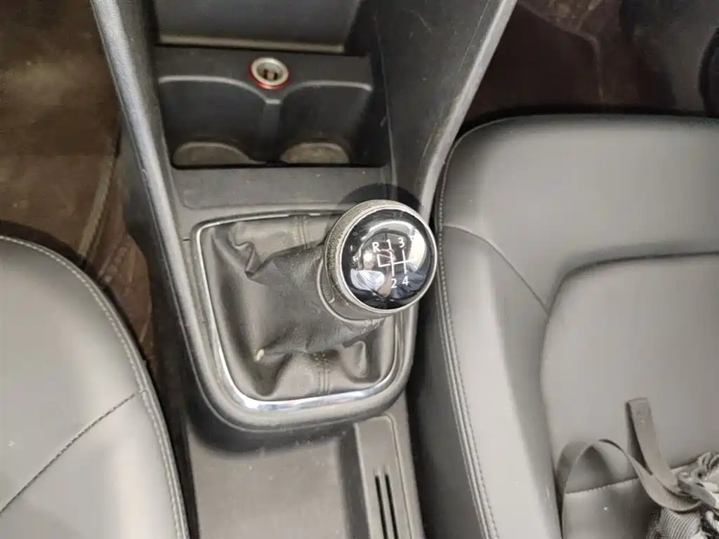 Volkswagen Jetta 2015 1.4L Manual Comfort фото 14
