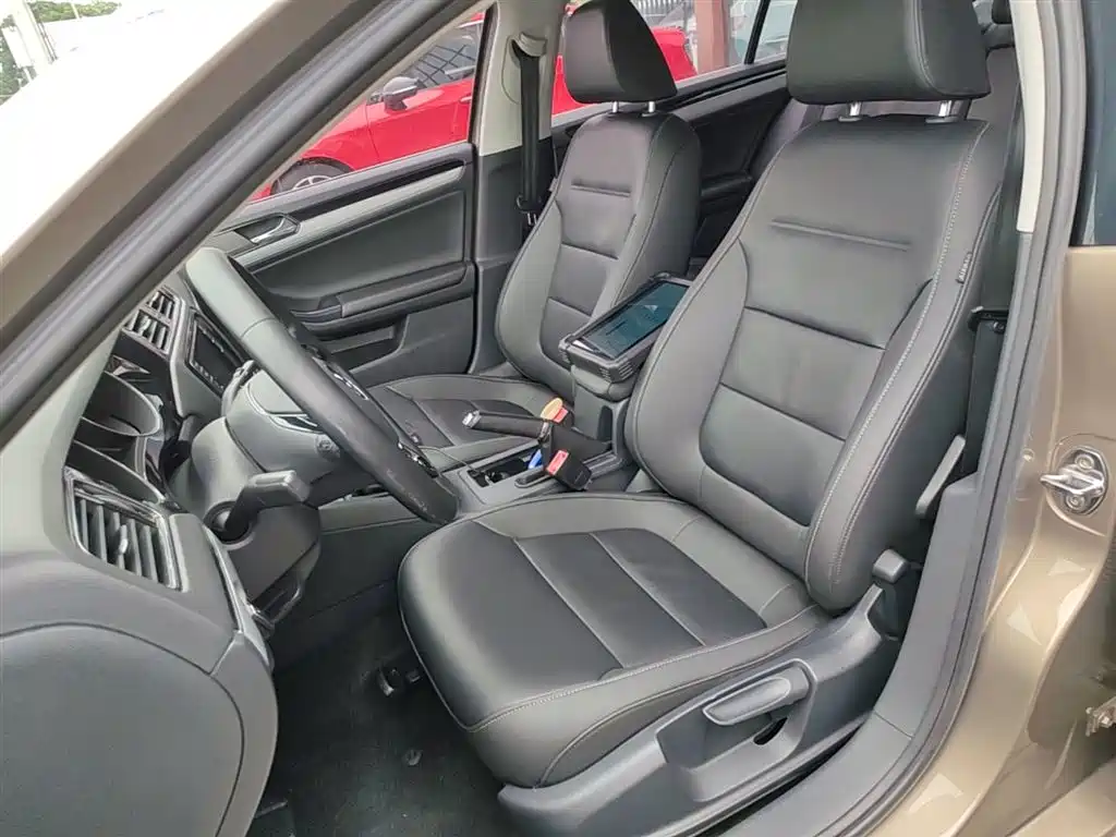 Volkswagen Sagitar 2018 280TSI DSG Spark Edition фото 15