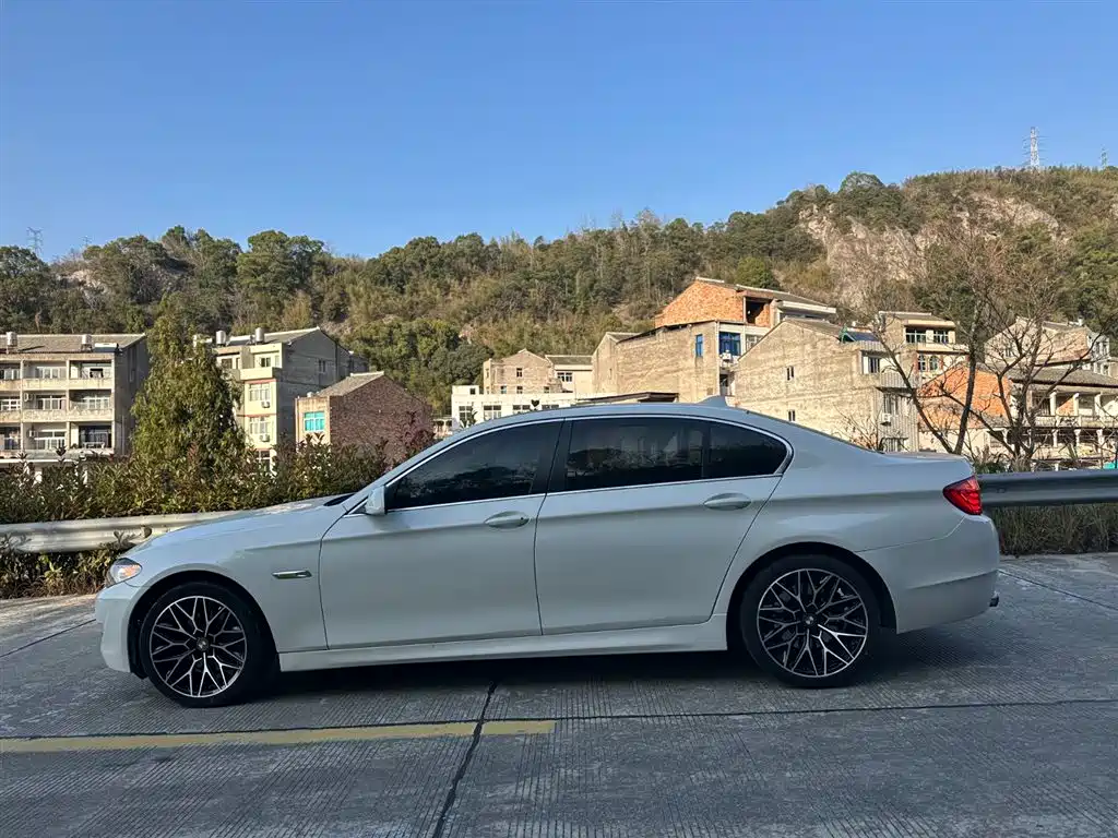 BMW 5 Series 2012 523Li Luxury фото 29