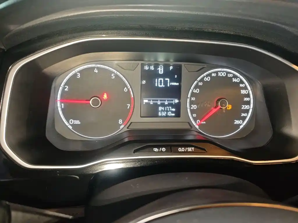 Photo 8 - Jetta VS5