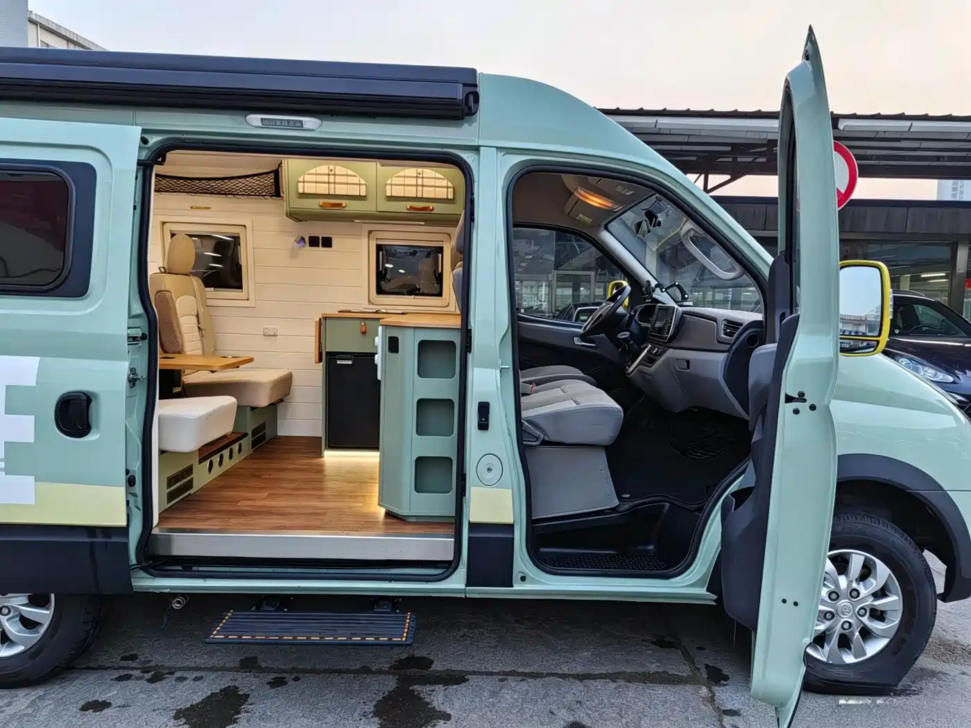SAIC Maxus V80 RV 2022 2.0T Traveler RVLIFE Camping Edition фото 2