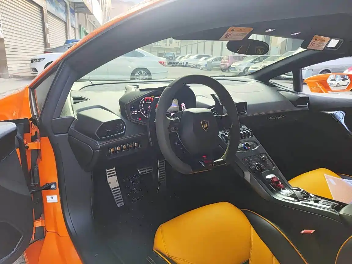 Фото 3 - Lamborghini Huracán