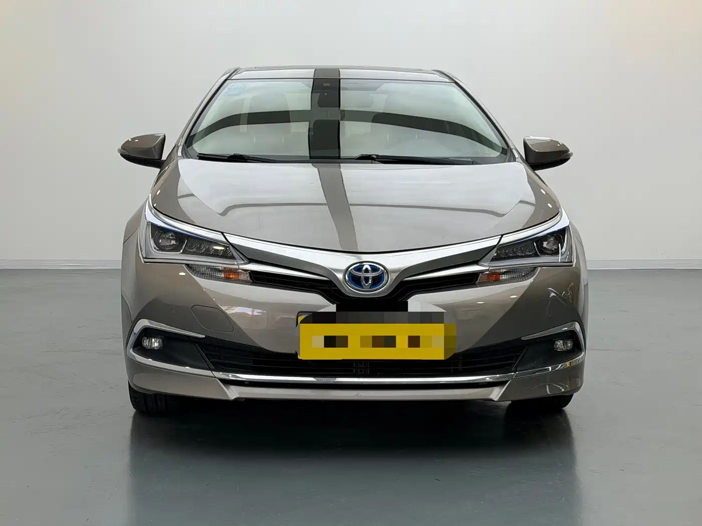Toyota Corolla 2016 Dual Hybrid 1.8L E-CVT Elite Edition фото 2