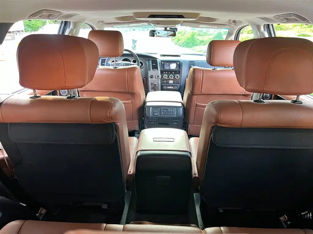 Toyota Sequoia 2010 5.7 Platinum Edition фото 12