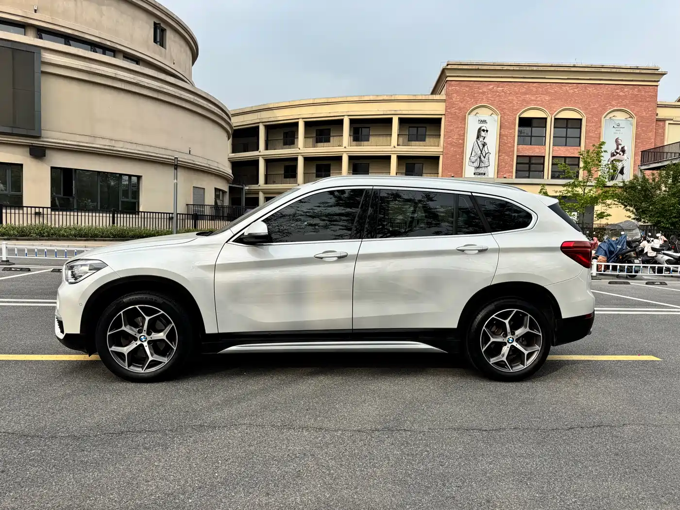 BMW X1 2019 sDrive18Li Premium Model фото 4