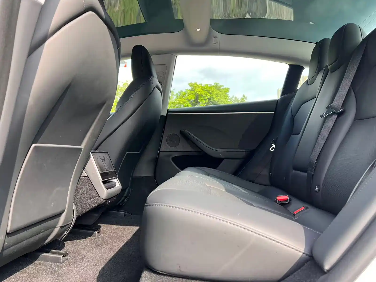Фото 14 - Tesla Model 3