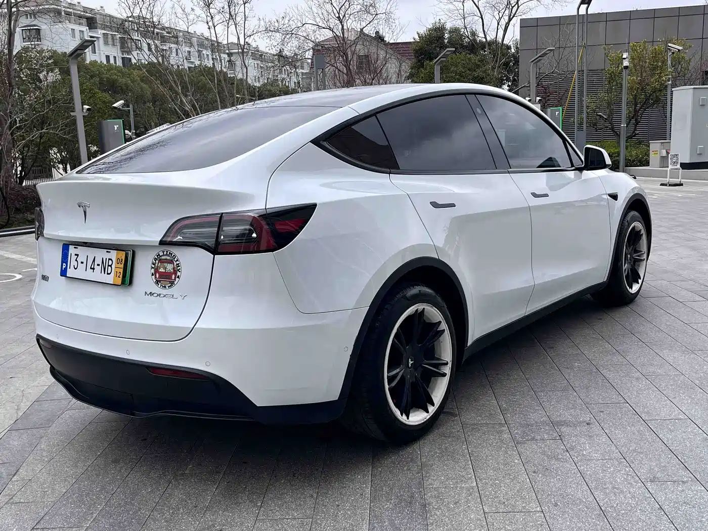 TESLA MODEL Y