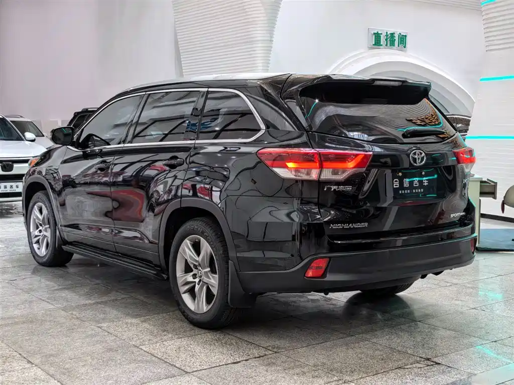 TOYOTA HIGHLANDER