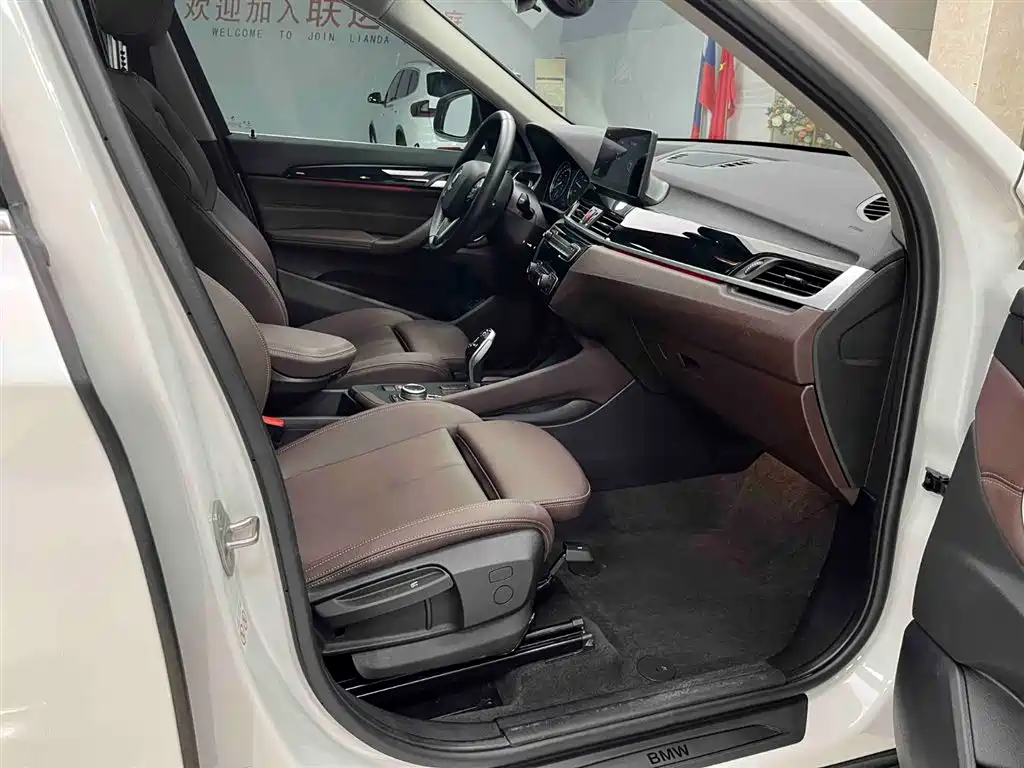BMW X1 2022 sDrive20Li Fashion фото 11