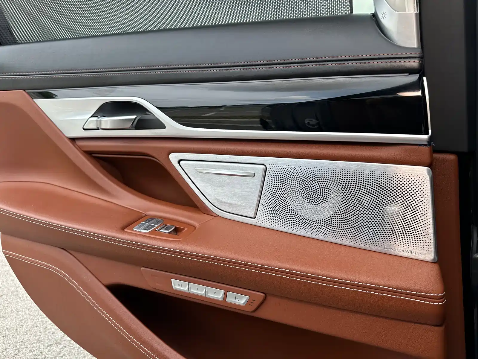 Фото 17 - BMW 7 Series