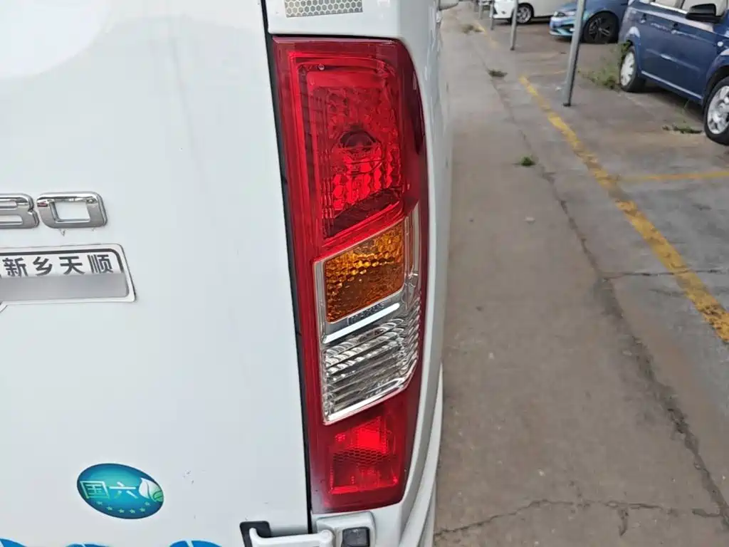 Photo 8 - SAIC Maxus Xintu V80