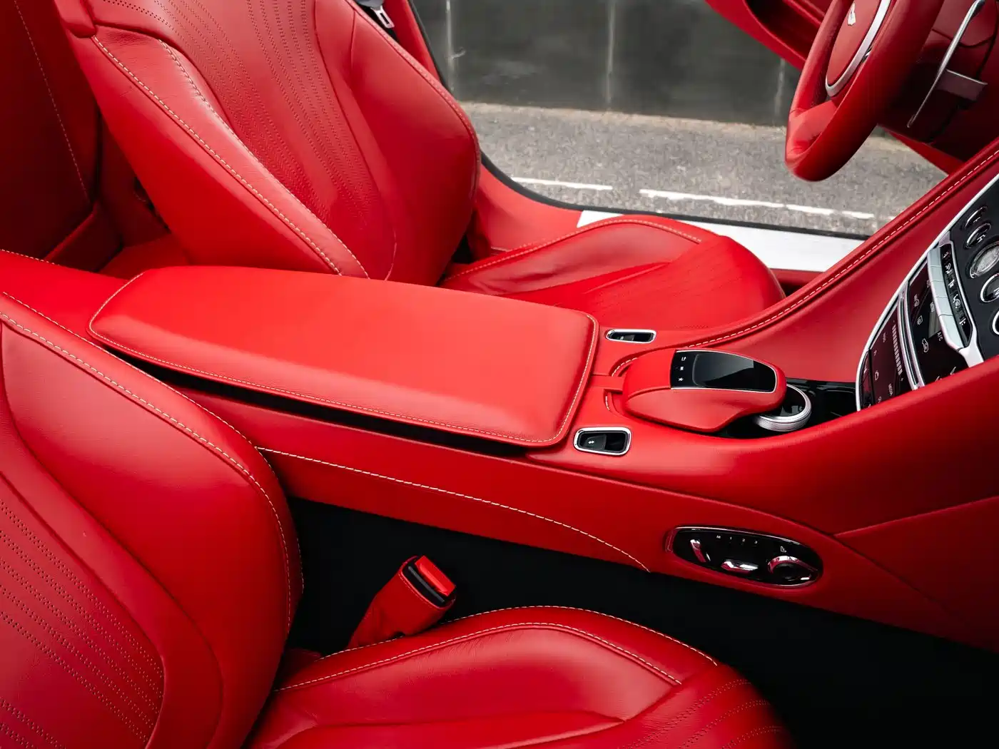 Aston Martin DB11 2019 4.0T V8 Volante фото 24