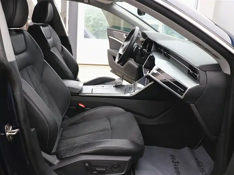 Audi A7L 2024 45TFSI S-line Dream Edition Crystal Package фото 24