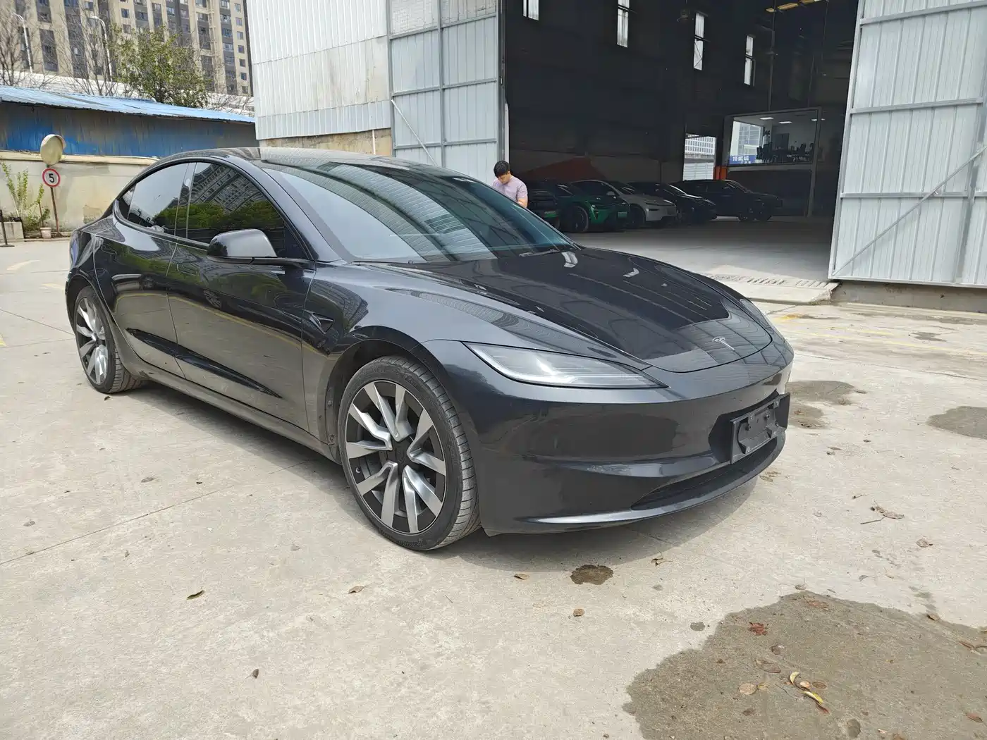 TESLA MODEL 3