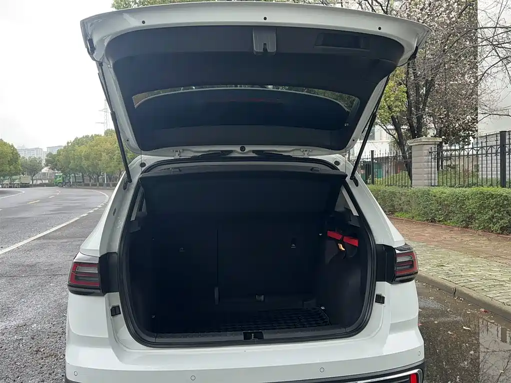 Volkswagen Tharu 2023 300TSI 2WD Bright Moon Edition фото 21