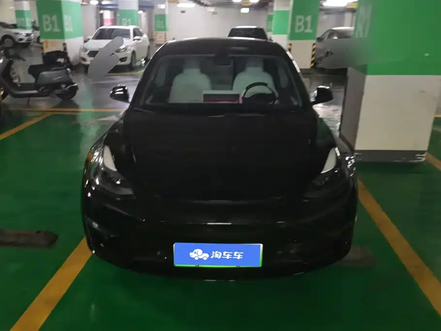TESLA MODEL 3