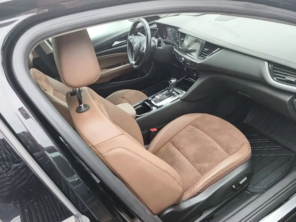Photo 25 - Buick Regal
