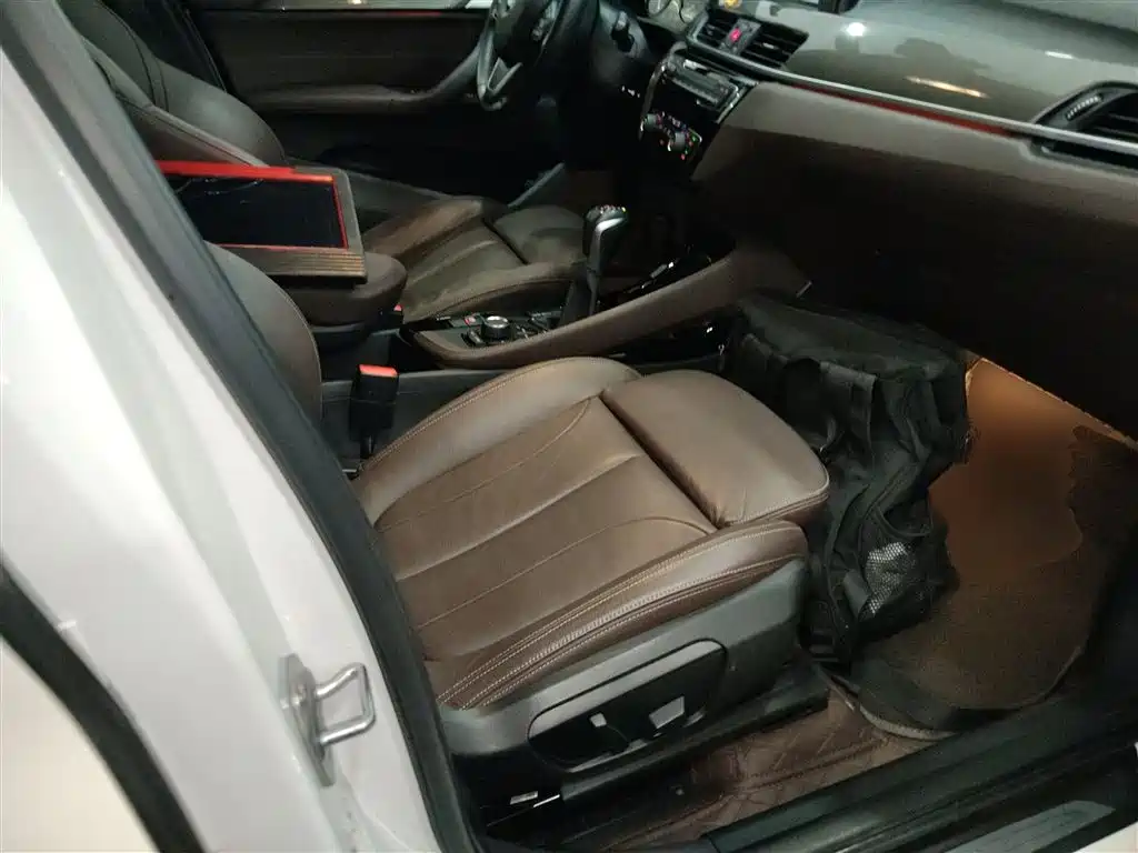 BMW X1 2019 sDrive18Li Premium Model фото 16